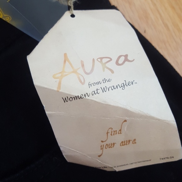 Black Wrangler Jeans - 10 - Picture 4 of 4